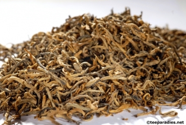 China Yunnan Diang Hong - Golden Rain