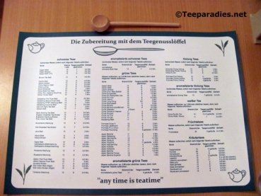 Abwaschbare Tee-Kunststoffunterlage mit Holzlöffel